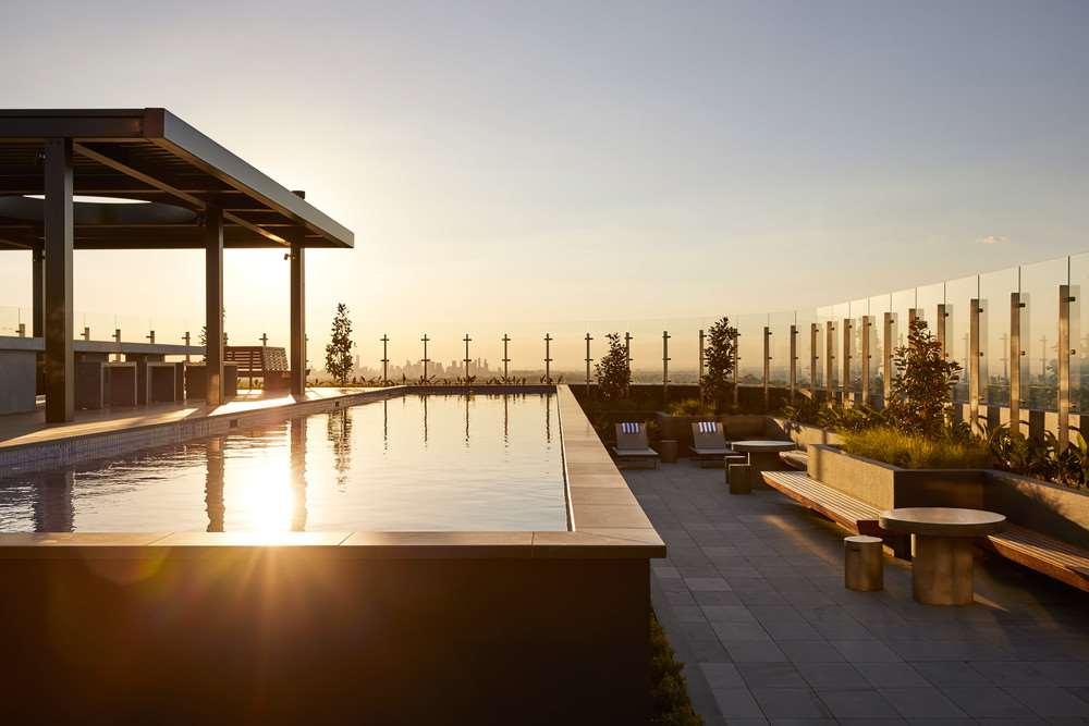 Art Series - The Chen Бокс Хил Съоръжения снимка The rooftop pool at The Standard East Village