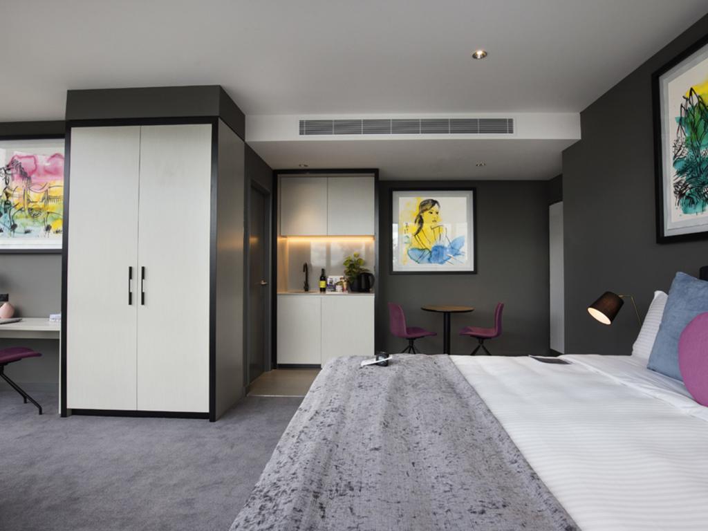Art Series - The Chen Бокс Хил Екстериор снимка A room at the Hotel