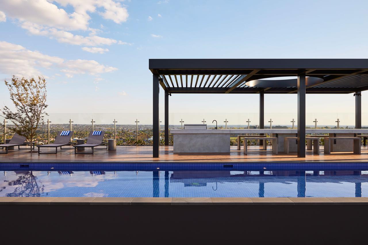 Art Series - The Chen Бокс Хил Екстериор снимка Rooftop pool